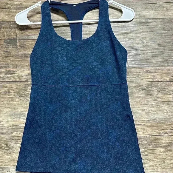 lululemon athletica Blue Scoop Neck Sleeveless Tank Top - Picture 1 of 5